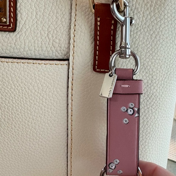 Coach Trigger Snap keychain - Picture 2 of 3